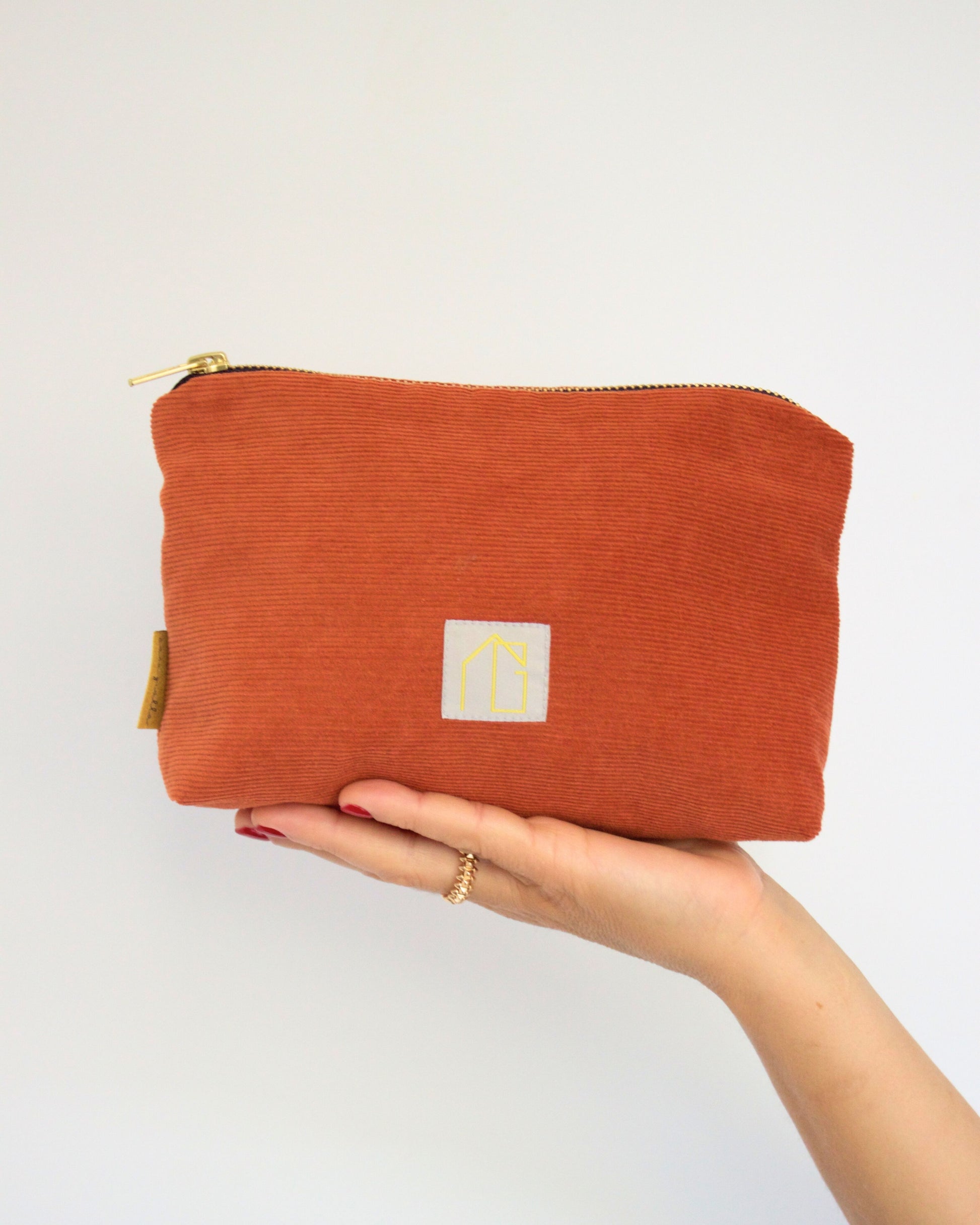 pochette in velluto color mattone